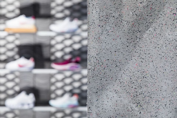 NIKE「粉紅高筒AIR FORCE 1」新上市！加碼NIKE「粉嫩糖霜老爹鞋」，毛呢LOGO竟還是環保材質做的！