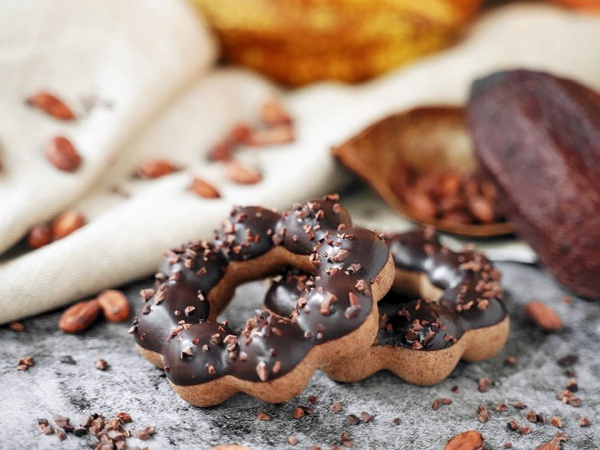Mister Donut X 世界巧克力冠軍打造「Chocolate Collection」可可系列甜甜圈，可可碎粒波堤、可可火山黃金圈共六款通通都想嚐！