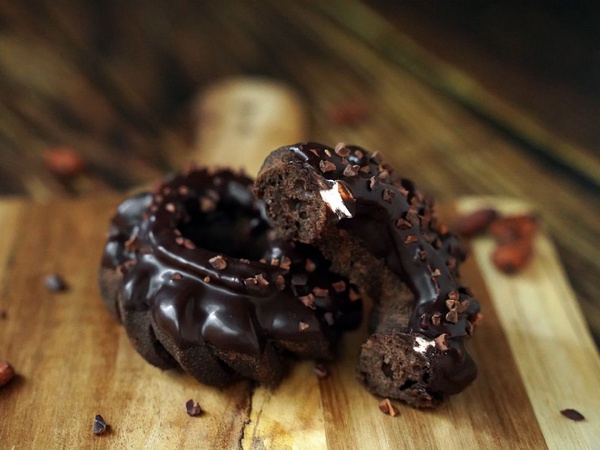 Mister Donut X 世界巧克力冠軍打造「Chocolate Collection」可可系列甜甜圈，可可碎粒波堤、可可火山黃金圈共六款通通都想嚐！