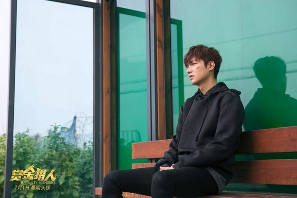 《The King》李敏鎬化身白馬王子！7位不適合演平凡男的「韓劇貴公子」，李棟旭留鬍子打棒球，怎麼看都怪！