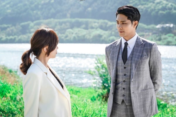 《The King》李敏鎬化身白馬王子！7位不適合演平凡男的「韓劇貴公子」，李棟旭留鬍子打棒球，怎麼看都怪！