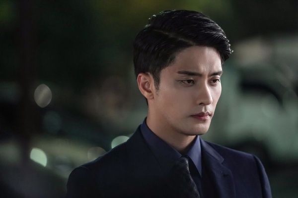 《The King》李敏鎬化身白馬王子！7位不適合演平凡男的「韓劇貴公子」，李棟旭留鬍子打棒球，怎麼看都怪！
