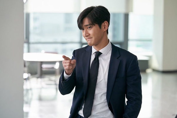 《The King》李敏鎬化身白馬王子！7位不適合演平凡男的「韓劇貴公子」，李棟旭留鬍子打棒球，怎麼看都怪！
