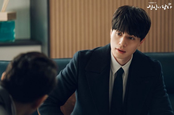 《The King》李敏鎬化身白馬王子！7位不適合演平凡男的「韓劇貴公子」，李棟旭留鬍子打棒球，怎麼看都怪！