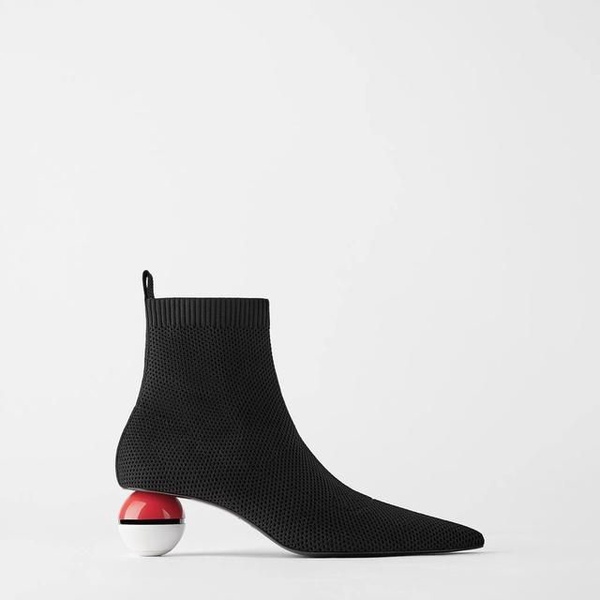 ZARA推出「Pokémon寶貝球短靴」，將寶貝球踩在腳底下，走上街頭吸睛度100！