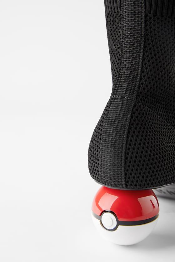 ZARA推出「Pokémon寶貝球短靴」，將寶貝球踩在腳底下，走上街頭吸睛度100！