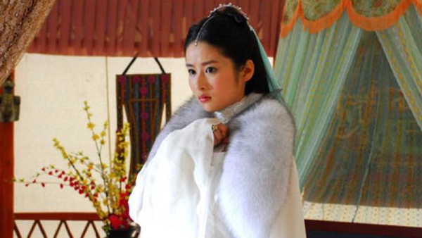 網評金庸武俠筆下10大美女！劉亦菲把兩個古裝女神演成經典，趙敏、王語嫣都不是第一