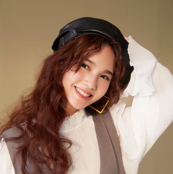 2019秋冬女星捲髮圖鑑！楊丞琳、吳謹言波紋捲髮軟萌顯嫩，楊冪、秦嵐捲髮美哭各界網友！
