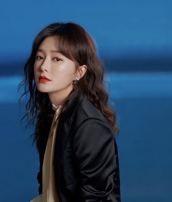 2019秋冬女星捲髮圖鑑！楊丞琳、吳謹言波紋捲髮軟萌顯嫩，楊冪、秦嵐捲髮美哭各界網友！