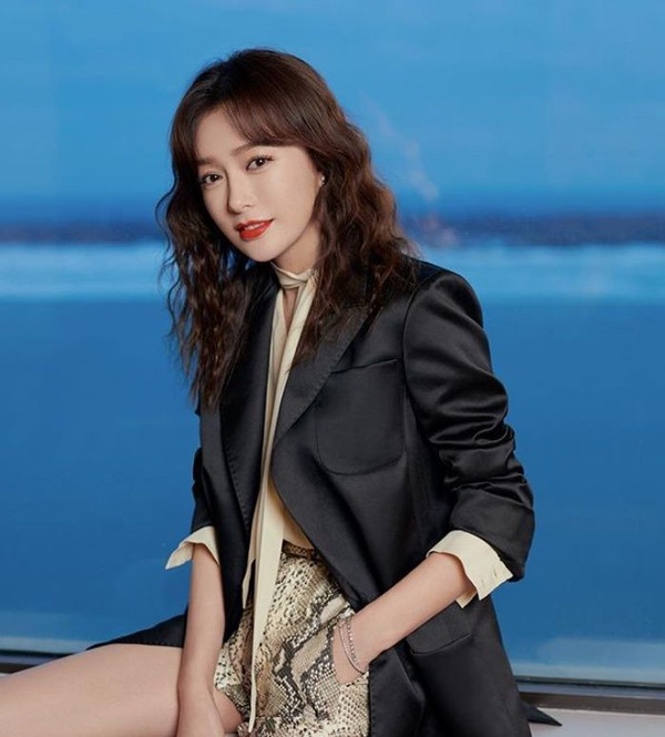2019秋冬女星捲髮圖鑑！楊丞琳、吳謹言波紋捲髮軟萌顯嫩，楊冪、秦嵐捲髮美哭各界網友！