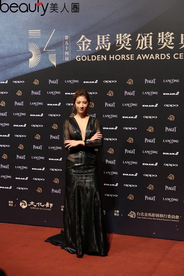 54金馬紅毯女星禮服大整理！7位女星大走「透膚」露這裡
