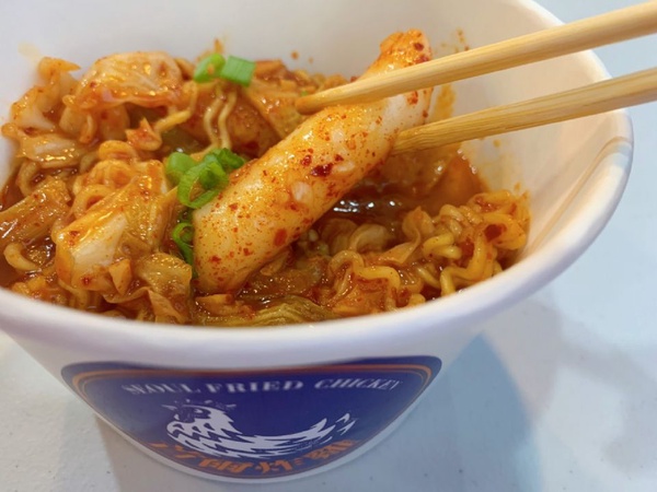 炸雞控衝了！羅東必吃炸雞店「首爾炸雞」台北一號店開幕，半半炸雞、韓國炒年糕必吃！