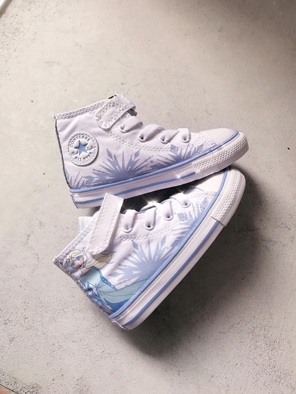冰雪奇緣X CONVERSE 聯名！超時髦的半透明潑墨高筒，還有俏皮雪寶、女王ELSA經典兒童鞋款！