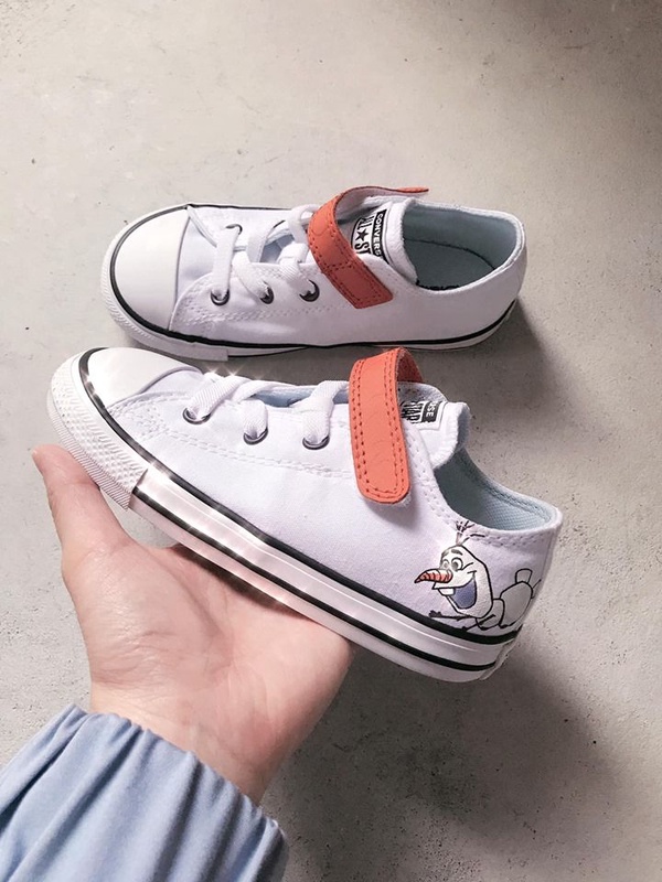 冰雪奇緣X CONVERSE 聯名！超時髦的半透明潑墨高筒，還有俏皮雪寶、女王ELSA經典兒童鞋款！