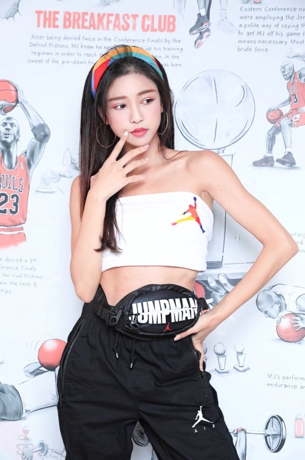 7-11集點推出「JORDAN BAG」！「冰雪奇緣II冰紛生活」推出撞色粉嫩的JORDAN BAG，這波7-11集點絕對不能錯過～