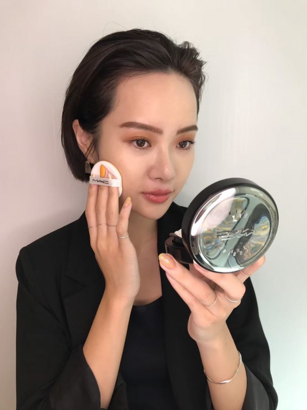 2019秋冬「霧感」氣墊推薦！秒遮瑕、極輕薄不面具臉、持妝整天不走山，這款更是讓油肌、乾肌同時愛上！