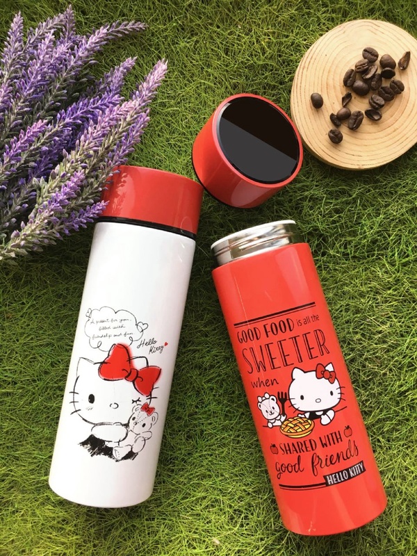 Hello Kitty陶瓷保溫杯就在7-11！加碼冰雪奇緣蜂蜜鮮奶茶＆珪藻土吸水地墊，全部都在7-11～