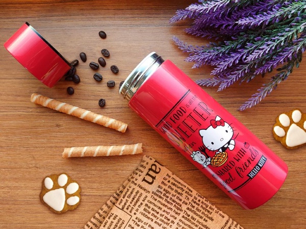 Hello Kitty陶瓷保溫杯就在7-11！加碼冰雪奇緣蜂蜜鮮奶茶＆珪藻土吸水地墊，全部都在7-11～