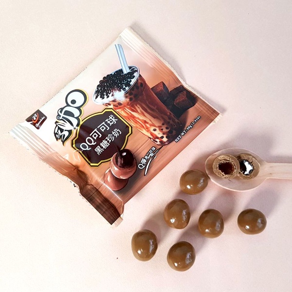 77乳加「黑糖珍奶QQ可可球」就在7-11！加碼HERSHEY'S巧克力條，即日起還有新品優惠～