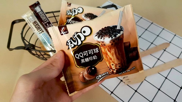 77乳加「黑糖珍奶QQ可可球」就在7-11！加碼HERSHEY'S巧克力條，即日起還有新品優惠～