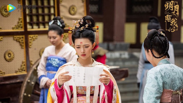 《明月照我心》側妃上線變宮鬥劇！9位網劇古裝女神，還有《小美好》、《小時光》的演員