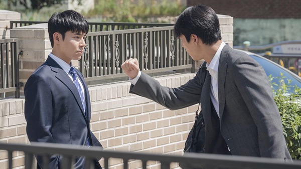 李奎炯新戲首當男主搭金泰希！「小迷糊」李奎炯9部作品，《秘密森林》、《證人》神演技，和李棟旭演兄弟超有愛
