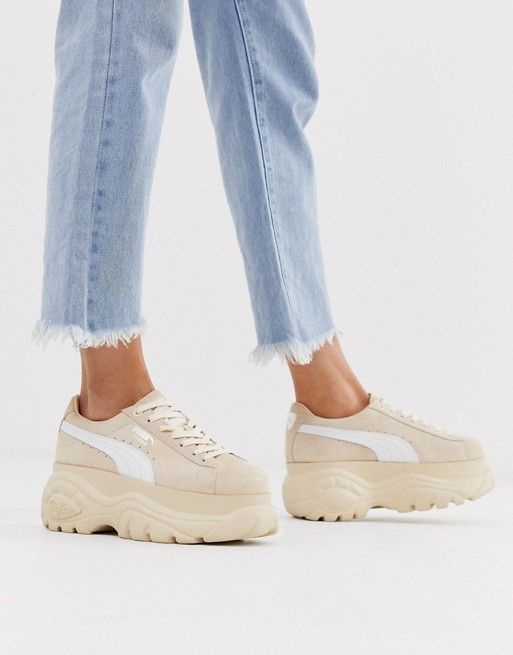 秋冬必備「奶白鞋」推薦！Converse、Fila、Nike芸芸同款鞋更是巨顯白、瞬間變腿精！