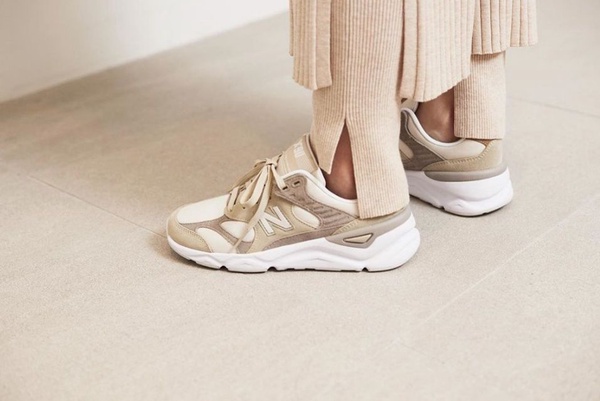 秋冬必備「奶白鞋」推薦！Converse、Fila、Nike芸芸同款鞋更是巨顯白、瞬間變腿精！