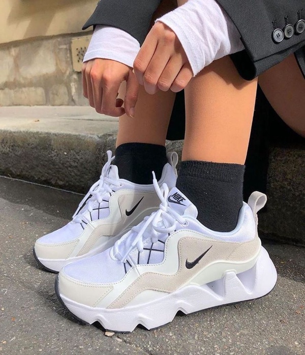 秋冬必備「奶白鞋」推薦！Converse、Fila、Nike芸芸同款鞋更是巨顯白、瞬間變腿精！