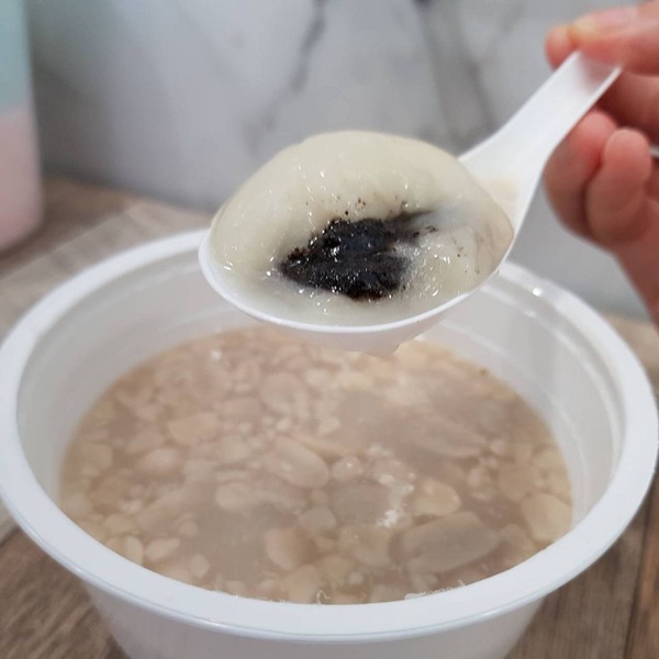 7-11把福源花生醬變成湯圓了！超濃厚「新竹福源花生芝麻湯圓」＆滿滿芋泥的「芋香麵包」，超商的罪惡系美食絕對要試一波～