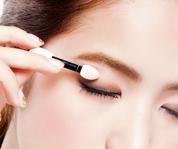 小資女孩自信粧容－以眉眼印象創造知性