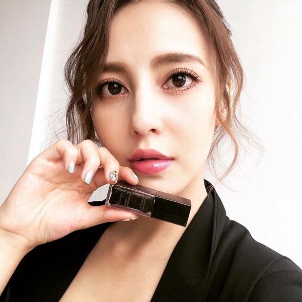 乾唇人必收！DIOR推絕美限量「鏡面美唇油」，8色調不假潤～加碼超好用唇油新品推薦！