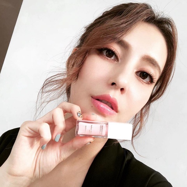 乾唇人必收！DIOR推絕美限量「鏡面美唇油」，8色調不假潤～加碼超好用唇油新品推薦！