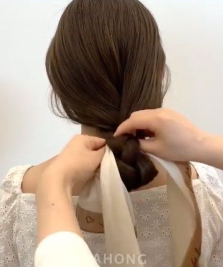 【編髮教學】韓國髮型師「絲巾編髮」教學！初學者、手殘簡單上手，派對、約會綁上這髮型，溫柔爆棚超吸睛！