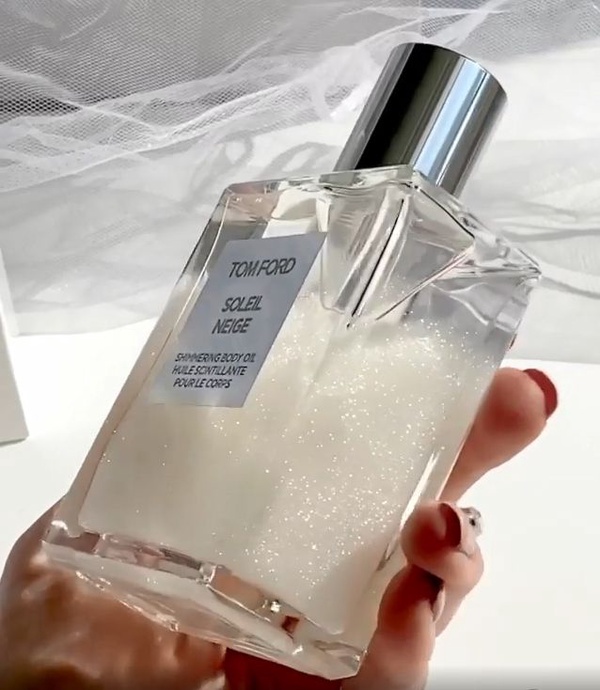 TOM FORD保養油「珍珠光」絕美新色登場！冰晶般的細緻流沙美翻，加碼冬季新品彩妝