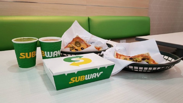 SUBWAY推出「四倍濃起司披薩＆泰奶」！SUBWAY店內最罪惡的滋味，想一個人吃披薩就來SUBWAY吧～