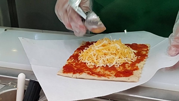 SUBWAY推出「四倍濃起司披薩＆泰奶」！SUBWAY店內最罪惡的滋味，想一個人吃披薩就來SUBWAY吧～