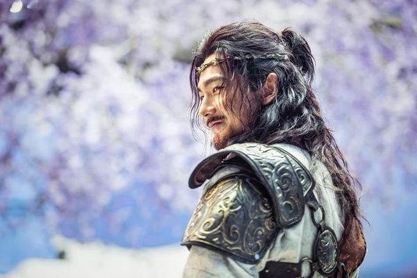 肖戰《狼殿下》鬍子劇照曝光！9位「浪蕩子」古裝男神，楊洋留著乞丐頭還是帥