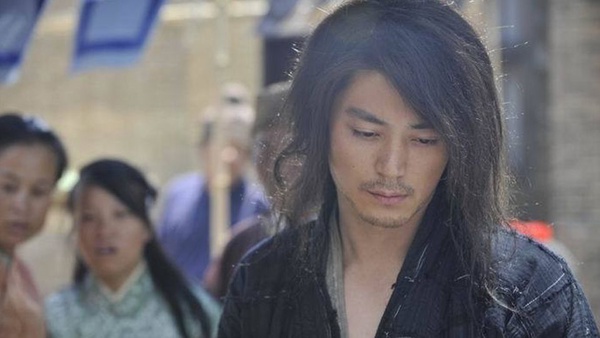 肖戰《狼殿下》鬍子劇照曝光！9位「浪蕩子」古裝男神，楊洋留著乞丐頭還是帥