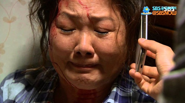 《山茶花開時》冬柏媽和殺人魔嗆聲！7部韓劇感人母愛，《請回答1988》德善媽流血仍護著小孩，無私到戳心！