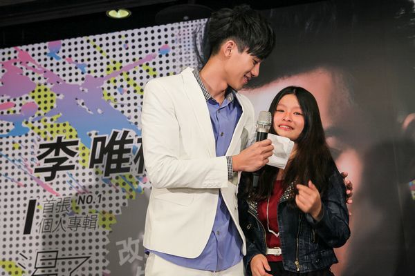 李唯楓激夯，貴婦粉絲送上空白支票