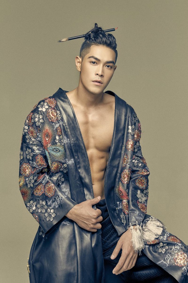 林依晨挑戰中國風look超霸氣！和簡宏霖、張睿家和孫沁岳推出2018年曆
