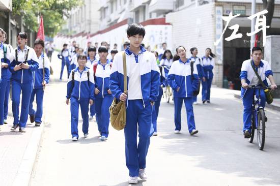 胡一天、彭于晏高顏值撐起普校服！好希望學生時代有他們