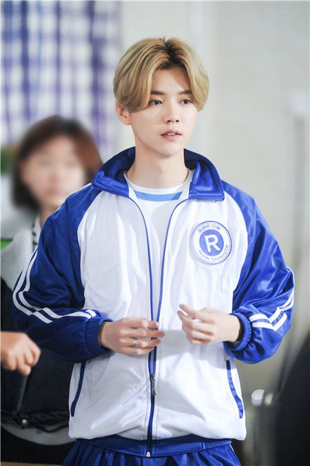 胡一天、彭于晏高顏值撐起普校服！好希望學生時代有他們