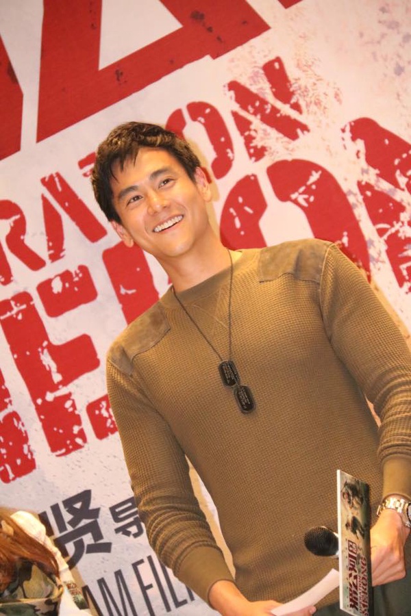 好想被乾爹彭于晏抱緊處理！周杰倫、蕭敬騰演藝圈超帥乾爹