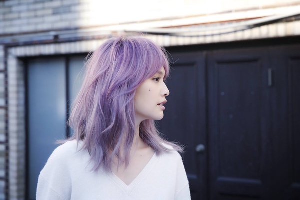2018 Pantone「紫外光」大勢！Pony大神也染上超美紫髮造型