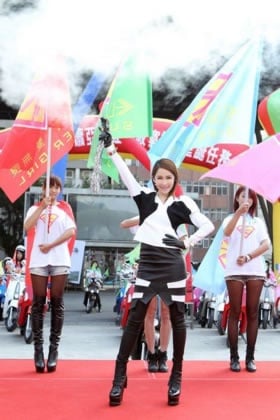 愛的隊長ELVA大手筆送『戀愛戰鬥包』給寂寞落單女孩