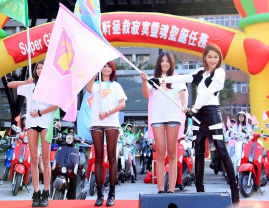 愛的隊長ELVA大手筆送『戀愛戰鬥包』給寂寞落單女孩