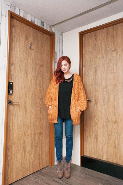 「色褲」怎麼穿？時尚潮人來教妳，掌握本季最color skinny穿搭技巧！