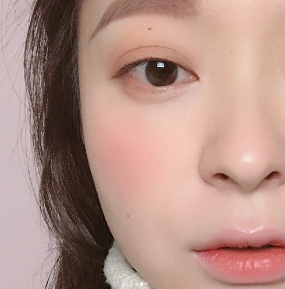 倩碧小花腮紅新色「蜜糖棕」美翻土紅色 5/1開賣！搶先試色公開